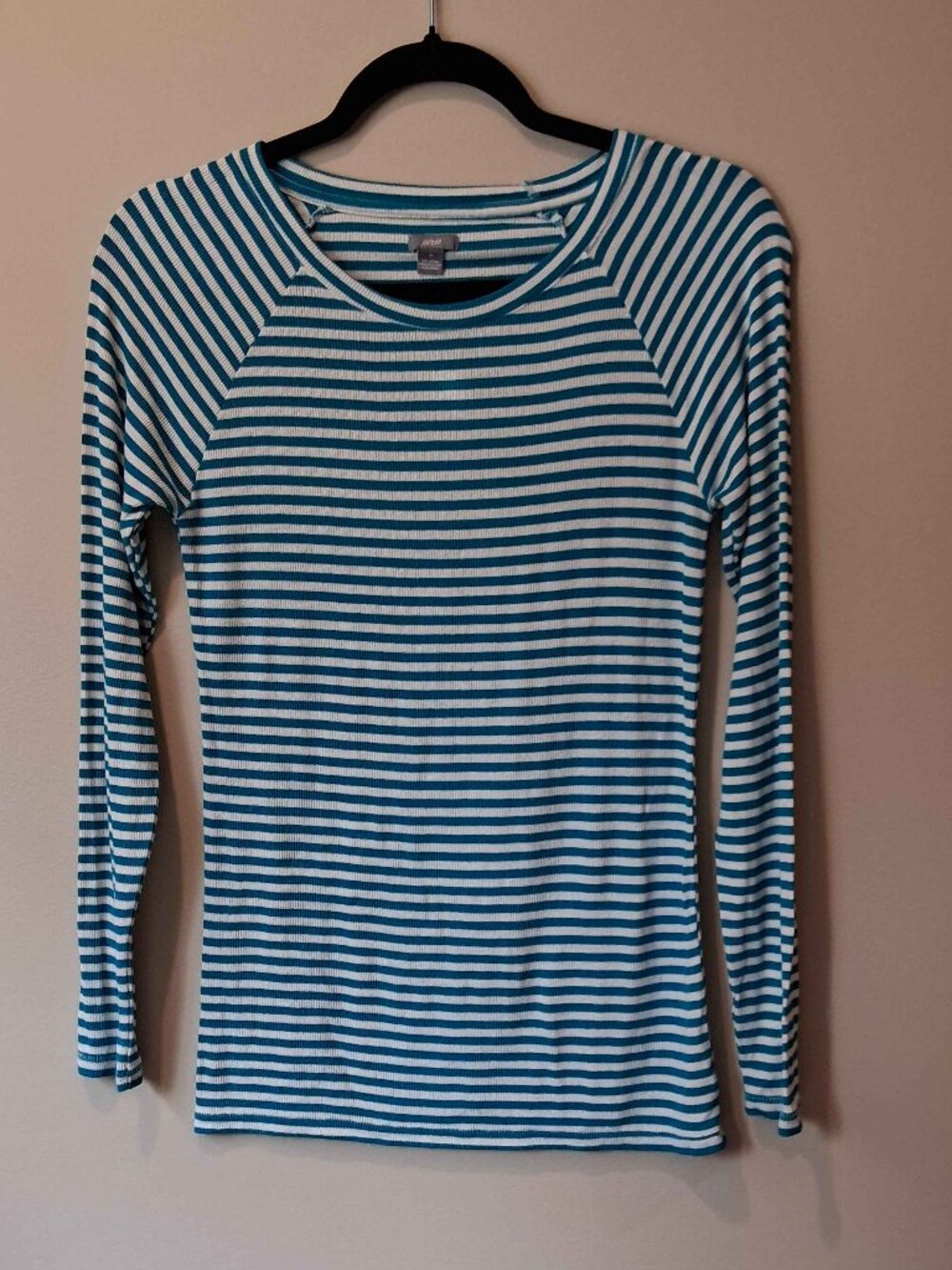 Aerie Women's Long Sleeve Blouse Size Medium Blue and White Striped Shirt